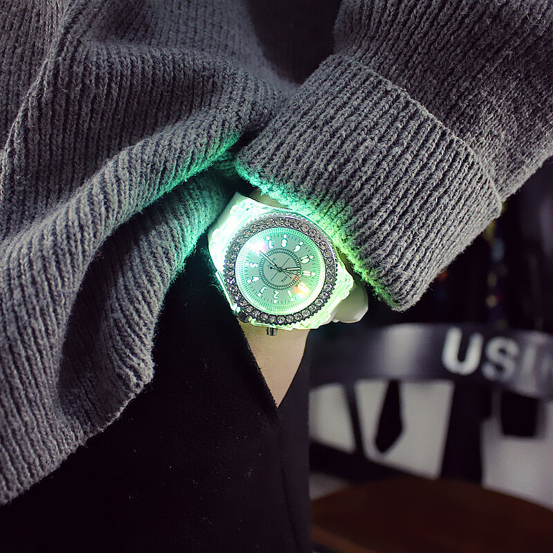 심플한 트렌드 라인스톤 스파클링 전자 손목시계, 커플 시계 패션