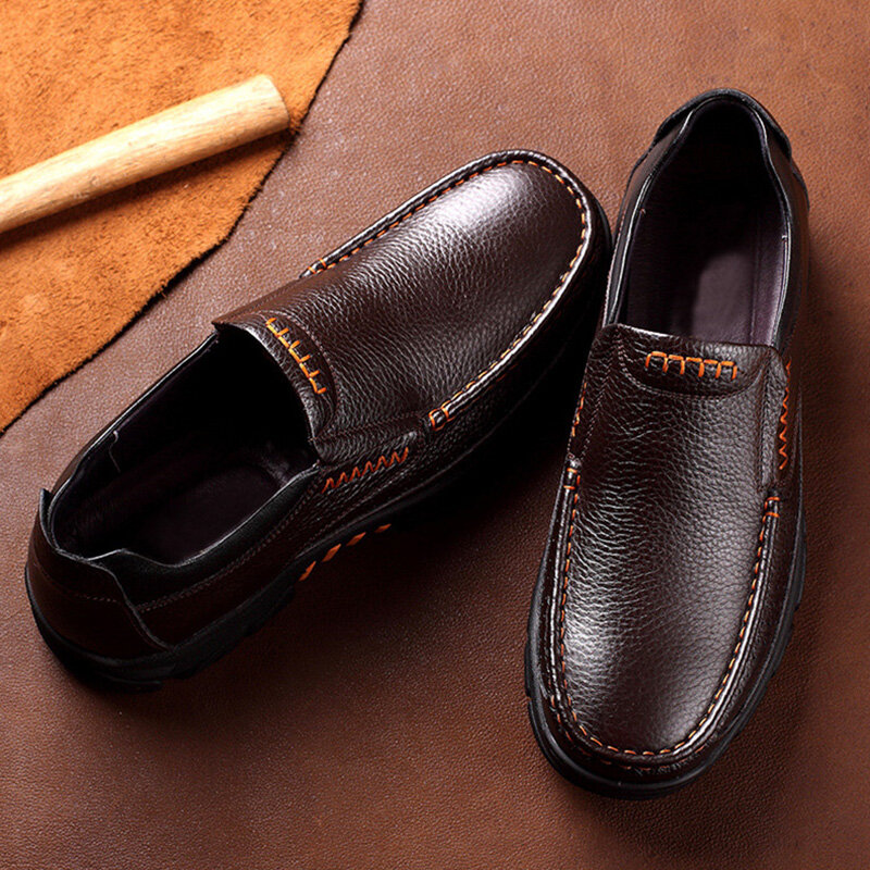 Sapatos de couro de vaca genuíno para homens, mocassins casuais macios, novo calçado masculino, slip-on preto e marrom, A2088