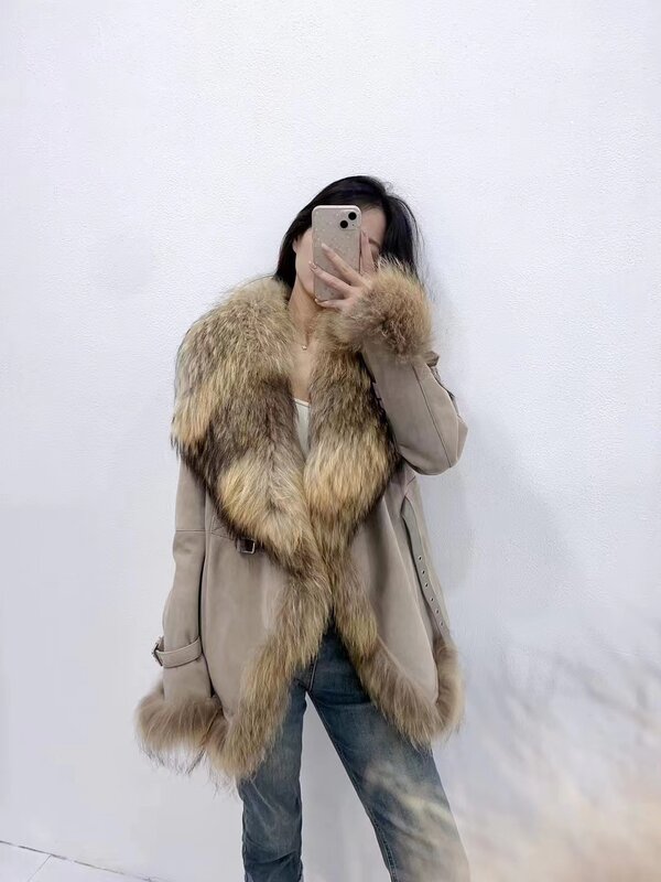 Женская зимняя кожаная куртка, однотонное пальто из натуральной козьей кожи с большим воротником из меха енота, женская одежда