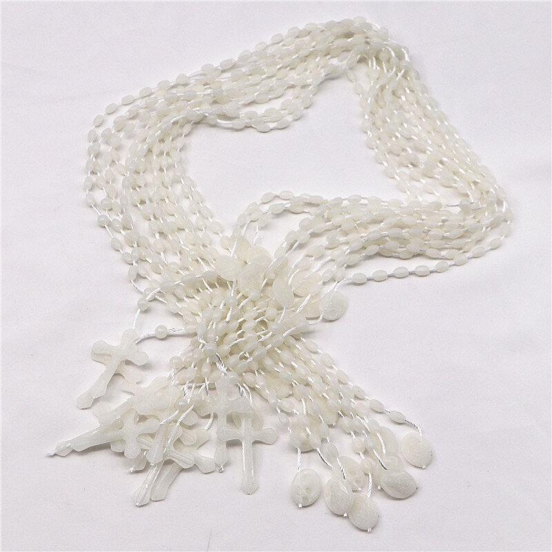 12 pz/pacco modo Luminoso Bianco Cattolica Religiosa Preghiera perline di plastica (7*5mm) rosario collane, LKXL004