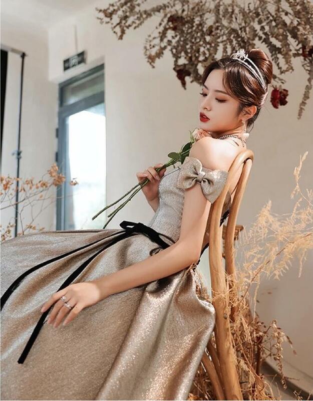 Gaun Malam Perak Elegan Musim Panas Panjang dari Bahu dengan Busur Garis Panjang Lantai Renda Mewah Gaun Prom Leher Perahu Baru