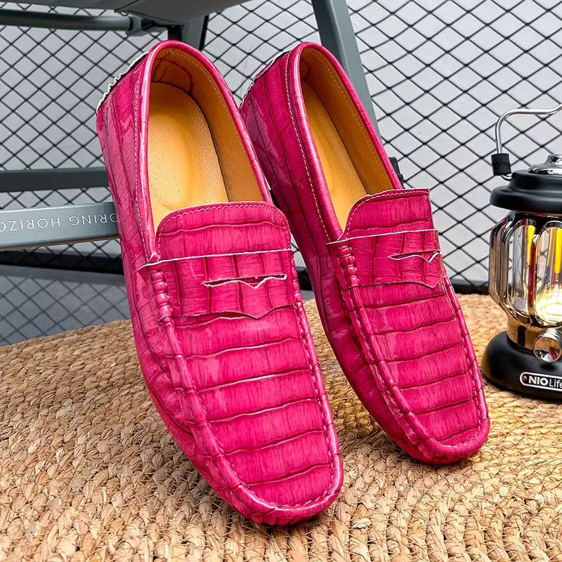 Sepatu pantofel mode baru untuk pria, sepatu selop warna terang nyaman kulit PU kasual kualitas tinggi mengemudi klasik