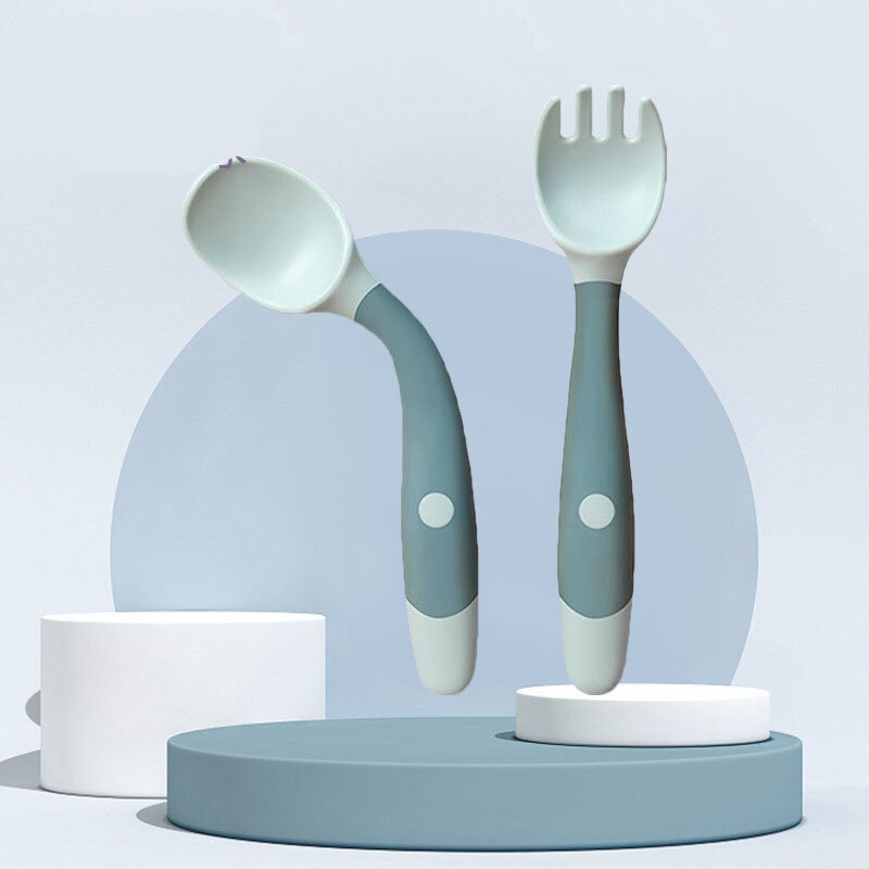 2PCS Silicone Spoon Fork Set para utensílios de bebê Auxiliar Food Toddler Aprender a comer Treinamento Bendable Soft Fork Infant Talheres