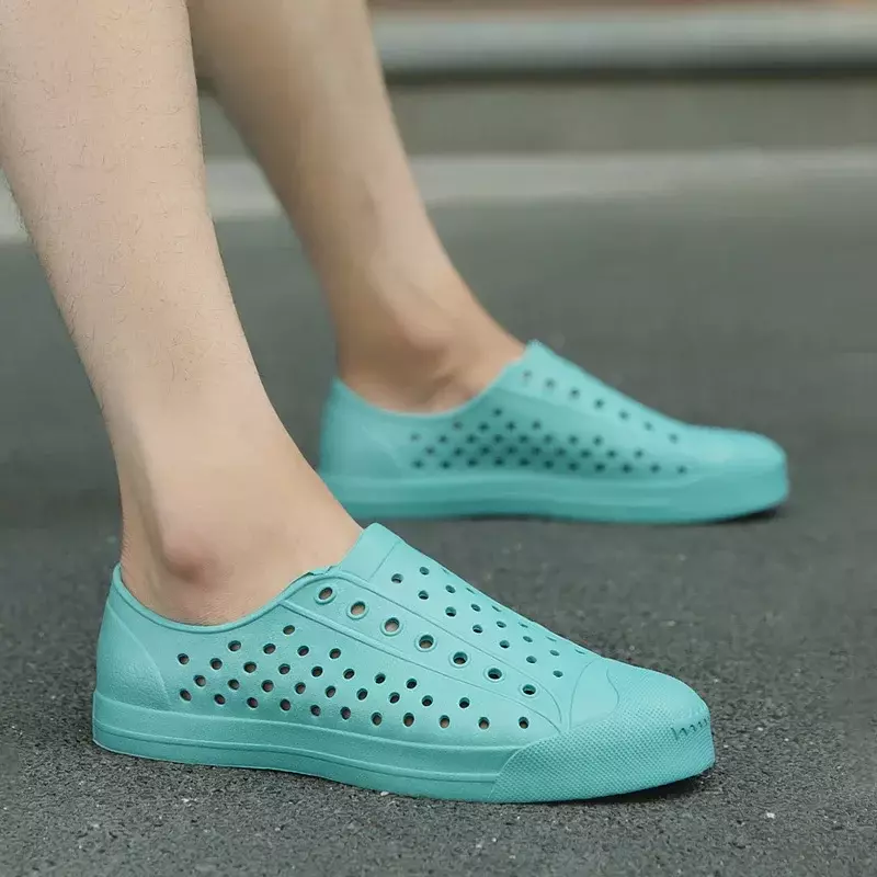 2023รองเท้าผ้าใบรองเท้าบุรุษสลิปออนลำลองหัวรองเท้ากลมระบายอากาศพื้นรองเท้าแตะชายหาดกลางแจ้ง