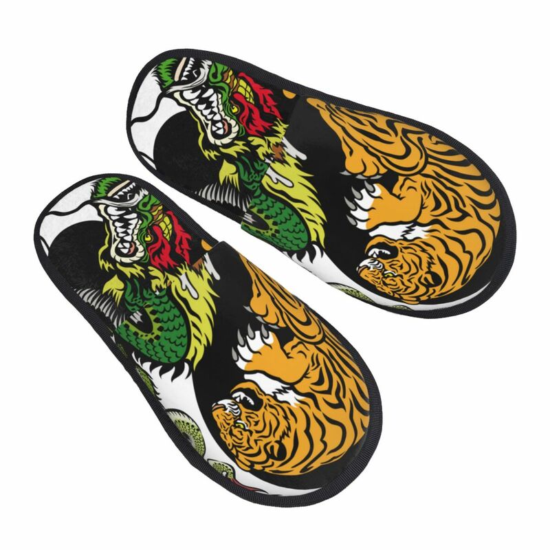 Yin Yang Dragon และ Tiger สัญลักษณ์รองเท้าแตะผู้หญิงผู้ชาย Fluffy ฤดูหนาวรองเท้าแตะรองเท้าแตะใส่ในบ้าน