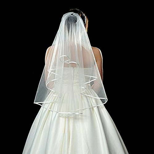 Белая свадебная вуаль с расческой и двойной лентой с центральным каскадом