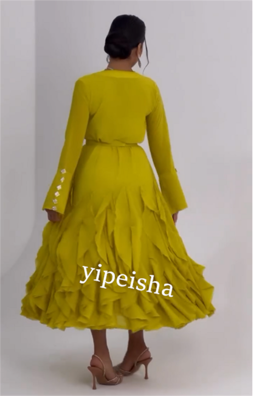 فستان سهرة برقبة شكل V مع شريط ، فستان متوسط الطول بزر ، حرف A-line ، مناسبة مخصصة