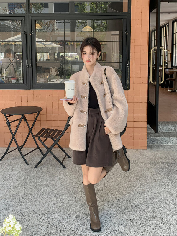 Nuovo cappotto di pelliccia di montone di lana di agnello in stile cinese da donna corto stile coreano autunno e inverno nuovo collo di supporto integrato in pelliccia