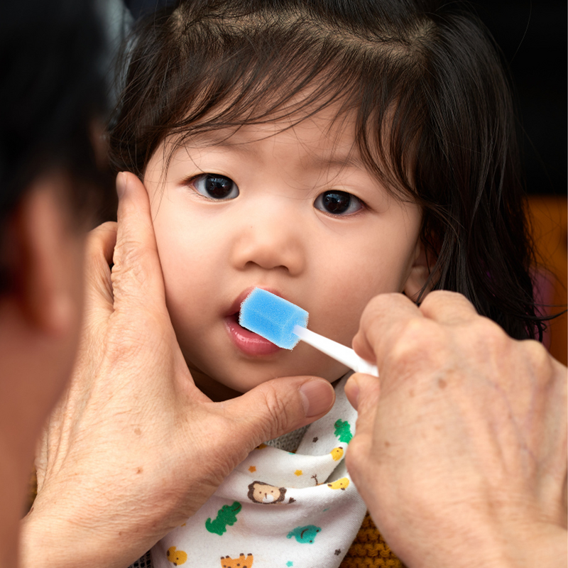 100 spons Penyeka perawatan mulut spons Penyeka perawatan mulut spons penyeka untuk klinik pembersih rumah (biru)