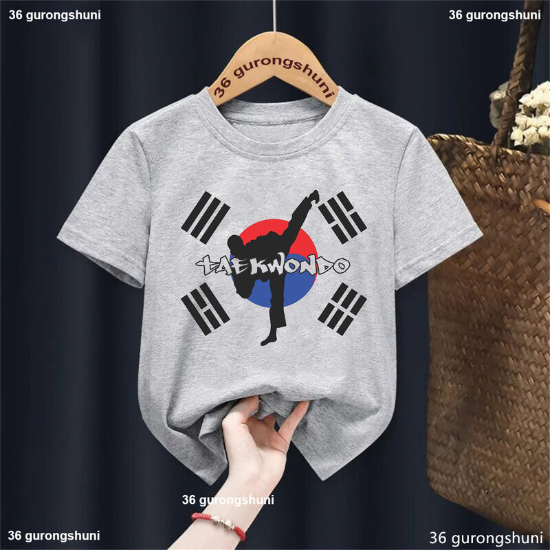Camiseta de combate de Taekwondo para niños, camisa con estampado gráfico de Kick And Punch de arte marcial coreano, Tops de verano para niños pequeños, novedad