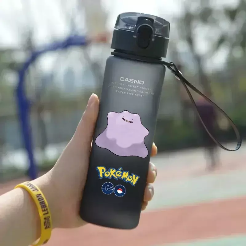 Grande Capacidade Sports Water Bottle, Desenhos animados de plástico portátil, Pokemon Mewtwo, Charizard Pikachu, ao ar livre, preto, 560ml