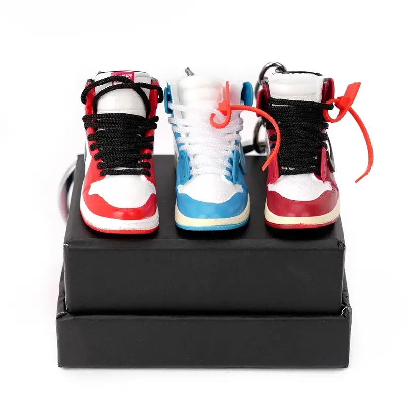 Un paio con scatola 3D Mini Sneakers portachiavi scarpe sportive Souvenir portachiavi per auto ciondolo chiave per cellulare modello regalo squisito
