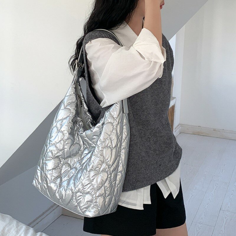 Tote bordado coração feminino, bolsa de ombro prateada de luxo coreana, grande capacidade, bolsa de nuvem macia, moda, 2024