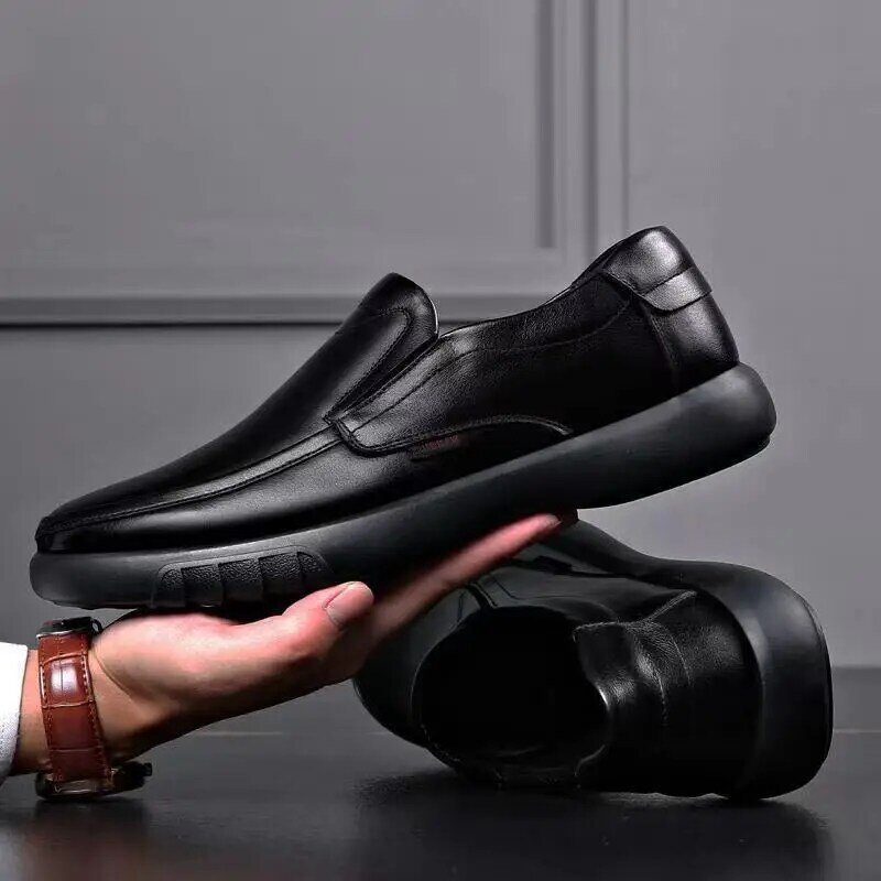 Sepatu kulit asli pria, sneaker bisnis kasual bernafas anti Slip sol lembut musim gugur