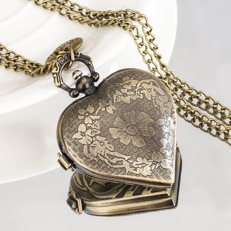Precioso colgante de bronce en forma de corazón, reloj de bolsillo de cuarzo para mujer, relojes de collar, pantalla de números árabes, reloj de bolsillo exquisito