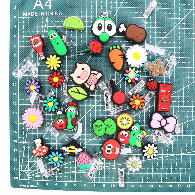 33 Novely Flowers PVC Shoe Charms Accessories Cute Pig Mushroom Bee Shoe Buckle Decoration for Kids X-mas Party Gifts