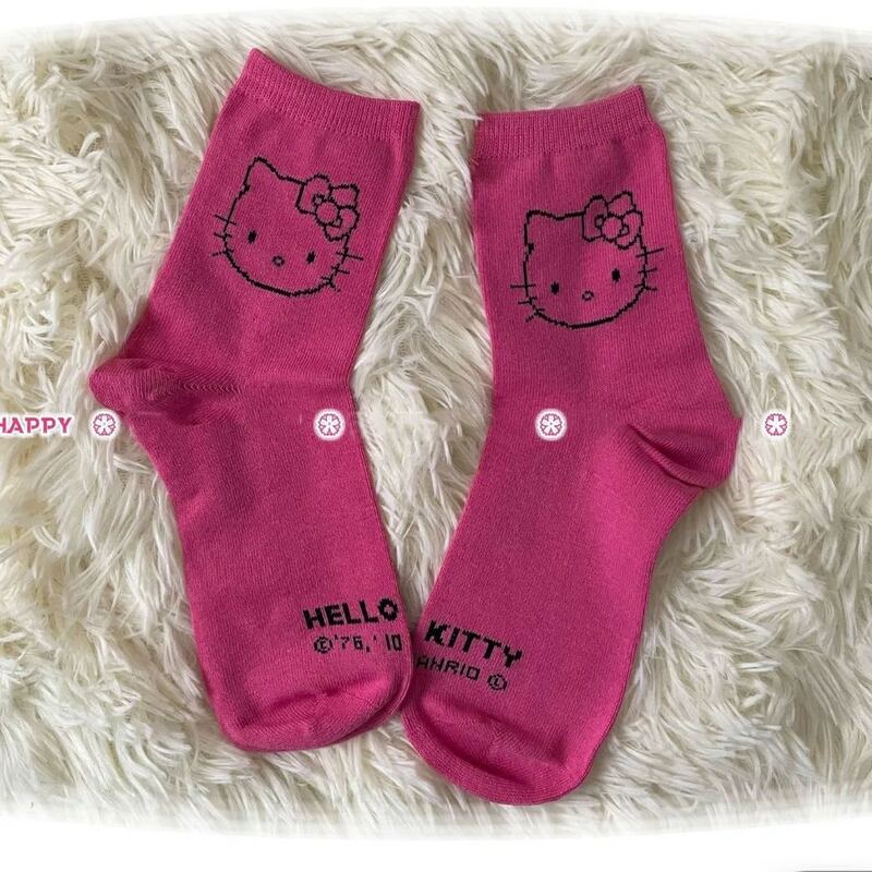 Y2K-Calcetines de Hello Kitty para niña, medias medianas Kawaii Sanrio, accesorios de Hello Kitty, calcetines Rosered en blanco y negro para mujer