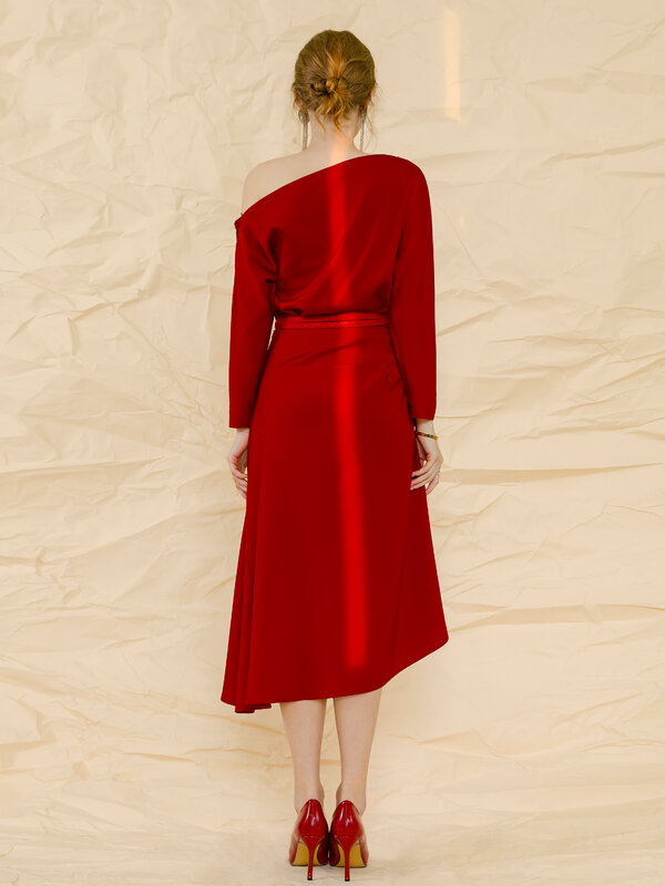 red slanted shoulder temperament dress design sense long-sleeved satin dress high-end banquet long skirt women
