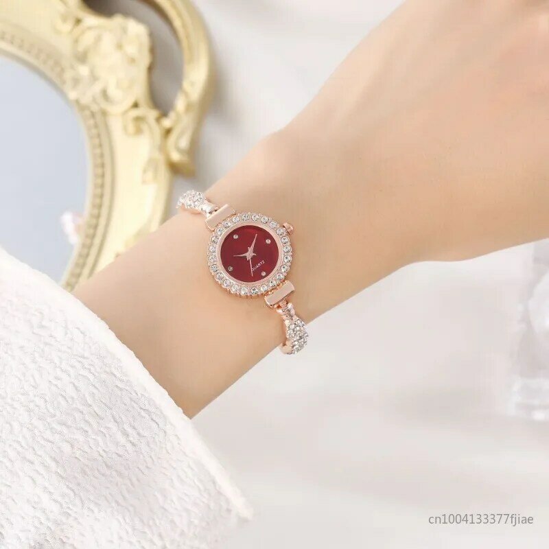 Heißer Verkauf Quarzuhr kostenlose Einstellung Strass Armband Armband Quarzuhr für Frauen Luxus Damen Armbanduhren Großhandel