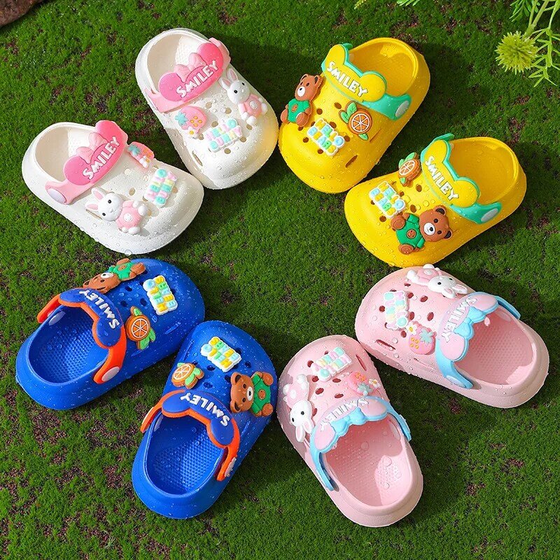 Детская обувь для мальчиков и девочек, новые милые детские сабо с мультяшным рисунком, летние садовые мюли с мягкой подошвой и вырезами