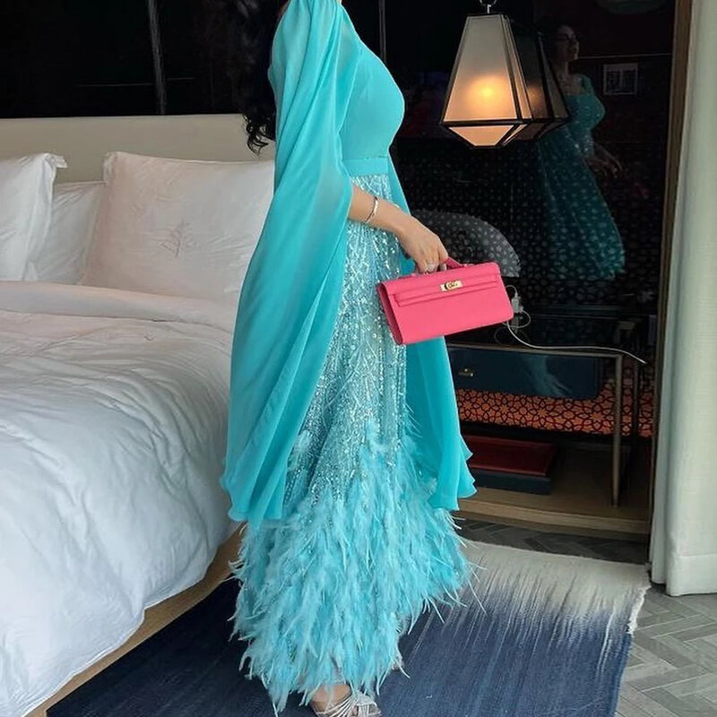 Quadratische Hals Mode Abendkleider sexy Meerjungfrau Satin Dubai Arab mit Federn benutzer definierte Pailletten Cape Ballkleider 2024 فساتين الس카رة