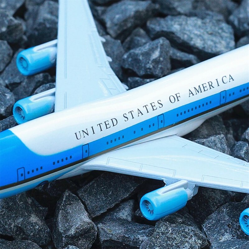 Модель самолета американского производства B747 Airlines, масштаб 1:400, идеальное дополнение к любой коллекции литых самолетов