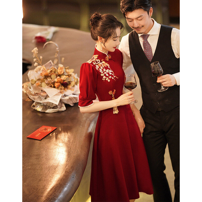 Frauen Retro chinesische Mandarine Kragen Braut Hochzeits kleid sexy Stickerei Blumen Bankett Kleid Puff Ärmel Qipao plus Größe 3xl