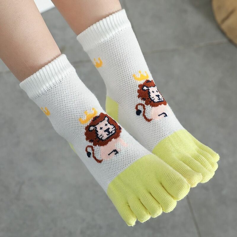 Adorável e confortável meias de cinco dedos para crianças, meias elásticas para crianças, meias curtas, algodão, leão, esportes, outono, primavera