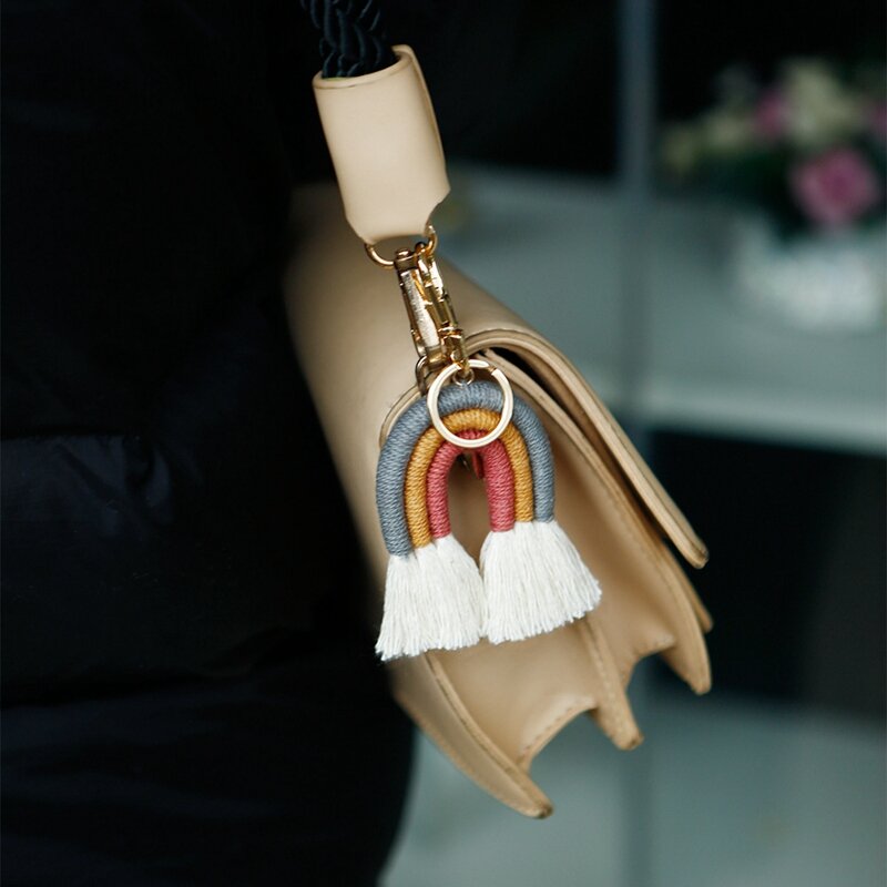 Gantungan kunci tenun pelangi untuk wanita gantungan kunci buatan tangan Boho gantungan kunci tas Macrame jimat hadiah perhiasan gantung mobil