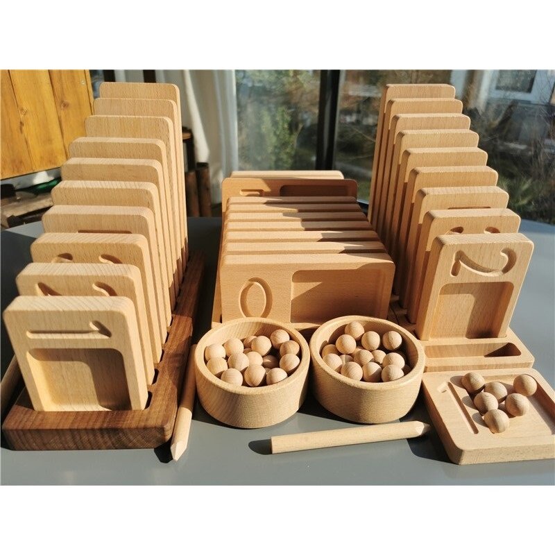 Holz Montessori Spielzeug Nussbaum Rahmen Zählen Bord Pyramide Tablett Digitalen Zahlen Filz Kugeln für Kinder Früh Lernen