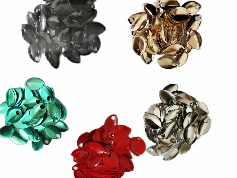 Pièces d'écailles de poisson WRB1019, composants de bijoux, argent, or, rouge, vert, couleurs noires, nouveaux styles, 100 pièces