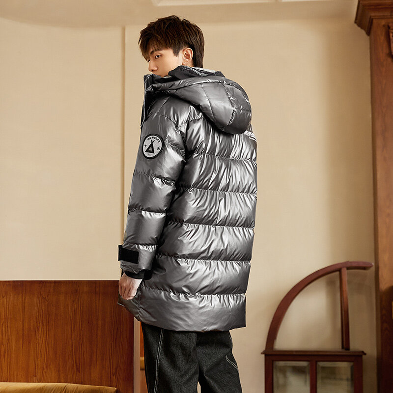Puchowa kurtka męska luźna 2023 zima nowa moda z kapturem średniej długości wyszywane litery pikowana kurtka