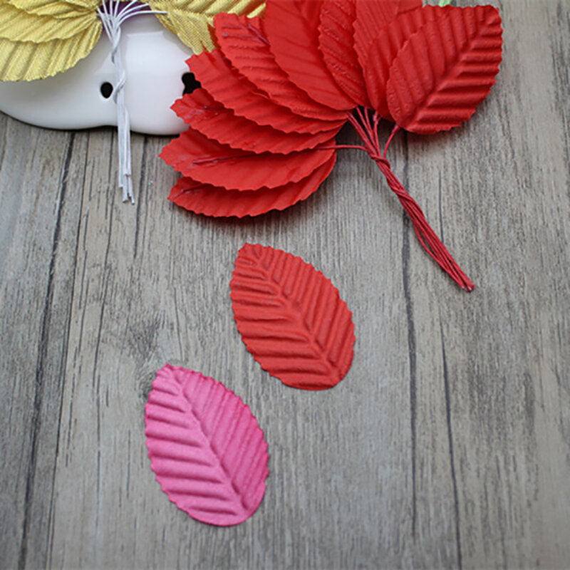 偽の絹のバラのワイヤーの葉、緑の人工葉、花輪を飾るための布の葉、DIYクラフトスクラップブッキングの装飾、バルク、50個