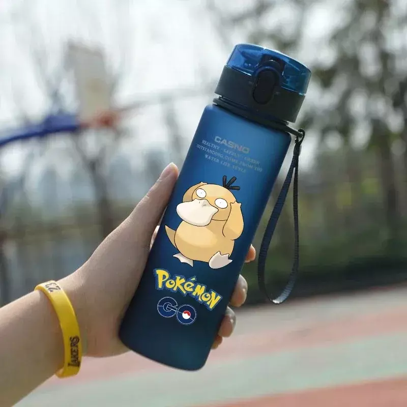 Vaso de agua portátil de plástico para adultos, botella de agua deportiva de gran capacidad con dibujos animados de Pokémon, Pikachu, Psyduck Meowth, 560ML