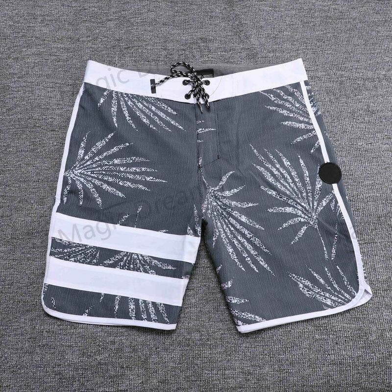 Celana pendek pantai Bermuda pria, pakaian renang cepat kering tahan air warna baru musim panas 2024