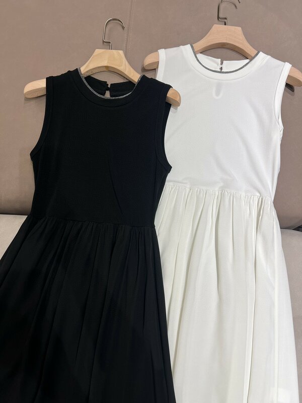 Summer casual fitted sleeveless round neck dress