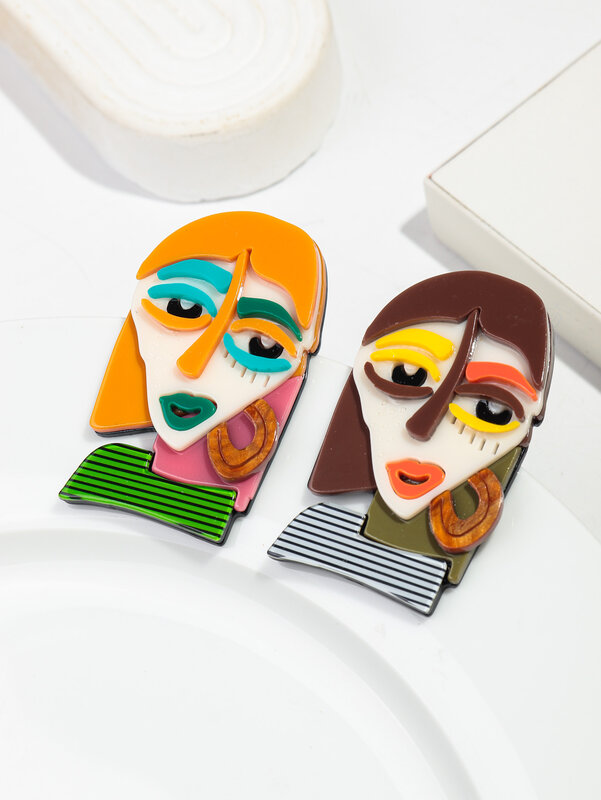 New Acrylic Abstract Facial Figure Brooch Pins for Women Funny Cartoon Lady Face Brooches Badge Accessories Fashion Jewelry Gift
