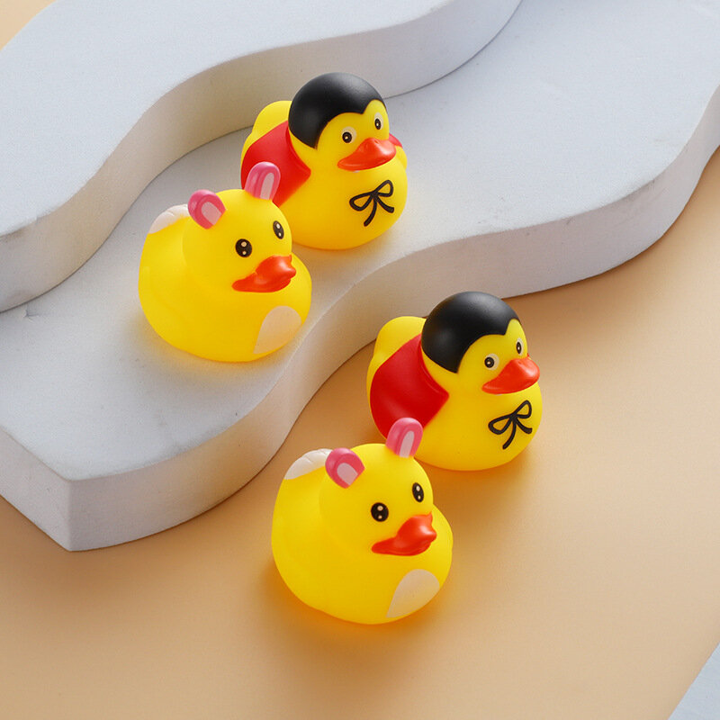Giocattoli da bagno per bambini Cute Little Yellow Duck con suono di compressione giocattoli da bagno per anatra galleggiante in gomma morbida anatra giocattolo per l'acqua regalo per i bambini