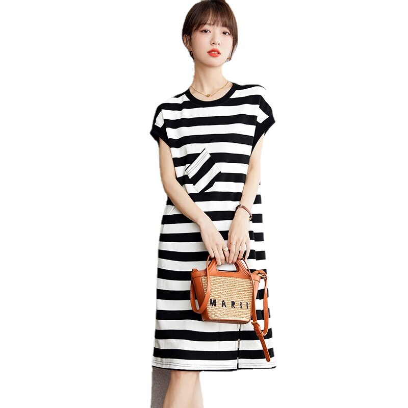 2023 New Knitted Black and White Striped Dress Summer Casual Mid-length Short-sleeved T-shirt Pocket Loose Knee-length Dress
