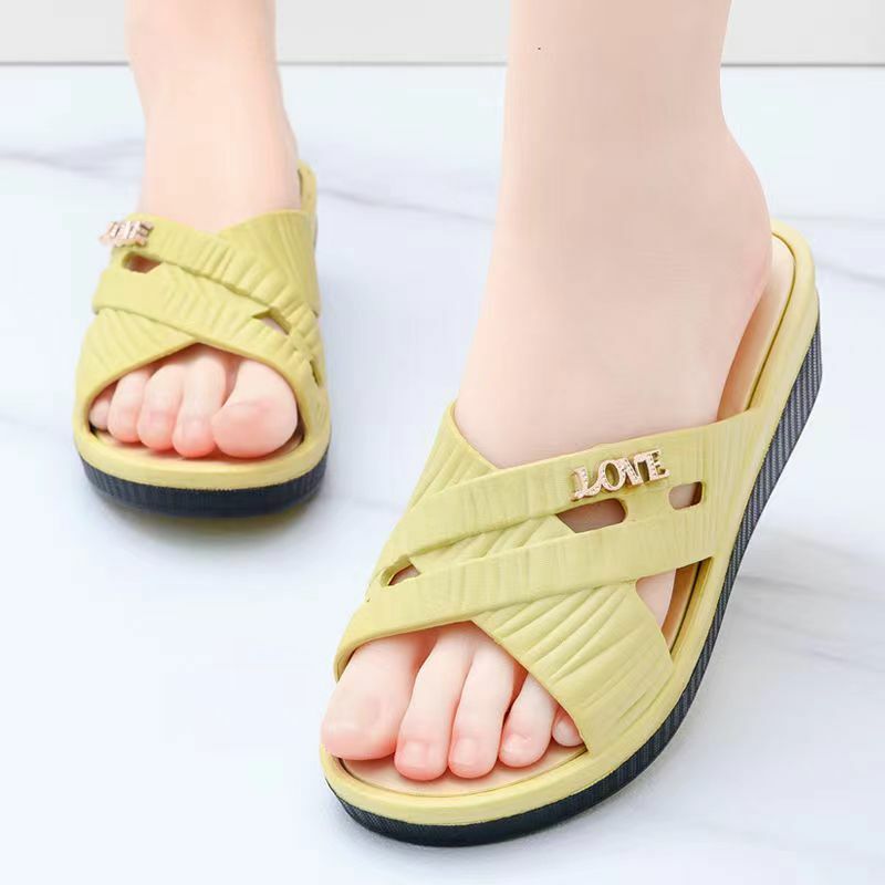 New Women's Summer One Word Wedges Slippers Free Shipping Soft Sole Non Slip Home Slipper Outdoor Beach Slippers Mom's Slippers