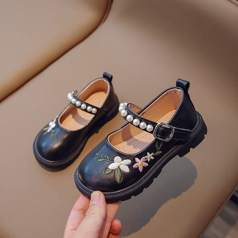 2023 New Simple Flowers Embroidery Soft Girls Leather Shoes Non-slip Fashion Kids Pearls Children Shallow Causal Shoes Non-slip