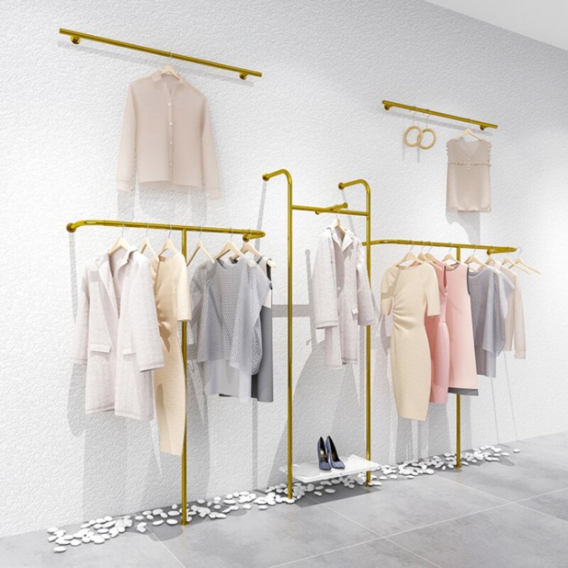 High End Gold Showroom Display Rack, parede montado roupas Racks para loja de varejo, personalizado