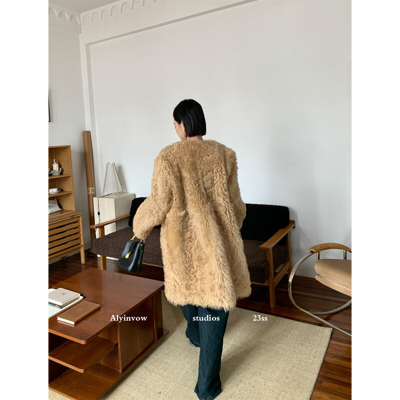 Женское длинное меховое пальто