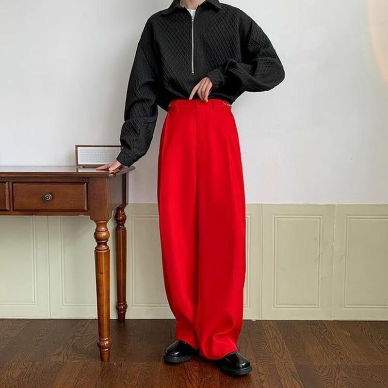 Celana Merah Kepribadian Antik Celana Setelan Pria Kasual Rantai Kaki Lebar Mode Korea Longgar Lurus Kebesaran Pakaian Klub Retro