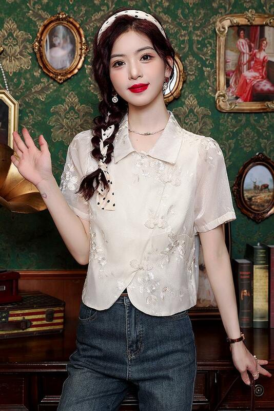 Miiiix camisa de manga curta bordada, top novo estilo chinês, temperamento emagrecedor, renda, botão Pan, verão, 2022