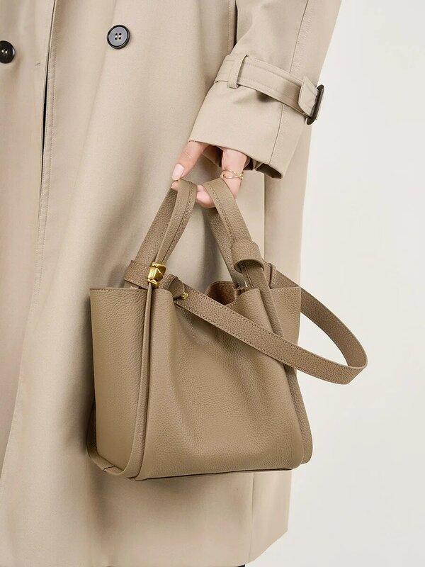 Sacola feminina de couro vegetal, bolsa de balde pequena casual, bolsa de ombro senhora, primeira camada, cor clássica, tendência, 2024