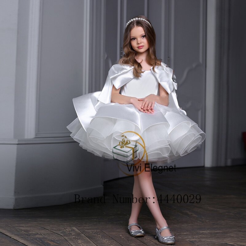 Gaun gadis bunga sendok lucu dengan busur panjang selutut berjenjang gaun pesta pernikahan Satin musim panas 2023 ritsleting belakang