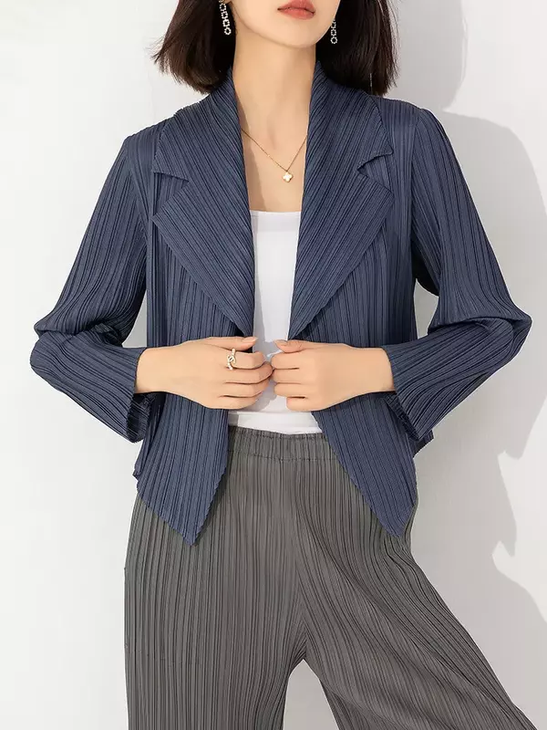 Miyake Pleated Coat Women's Early Autumn New Style 2023 Fashionable Versatile Suit Collar One Button Temperament Short Suit Top
