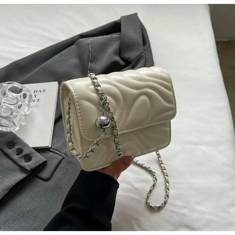 装飾的なチェーン付きの女性用装飾的なショルダーバッグ,無地のミニ合成皮革バッグ