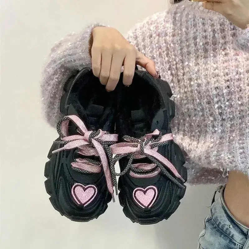 Sapatilha de plataforma casual coração rosa para mulheres, mocassins esportivos pretos, tênis bonitos kawaii, sapato esportivo robusto, sapato coreano, Y2K